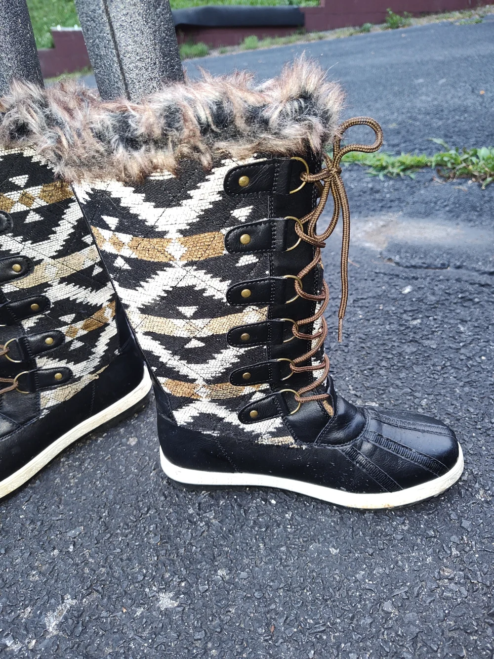 Black and Tan Geometric Patterned Faux-Fur Winter Boots
